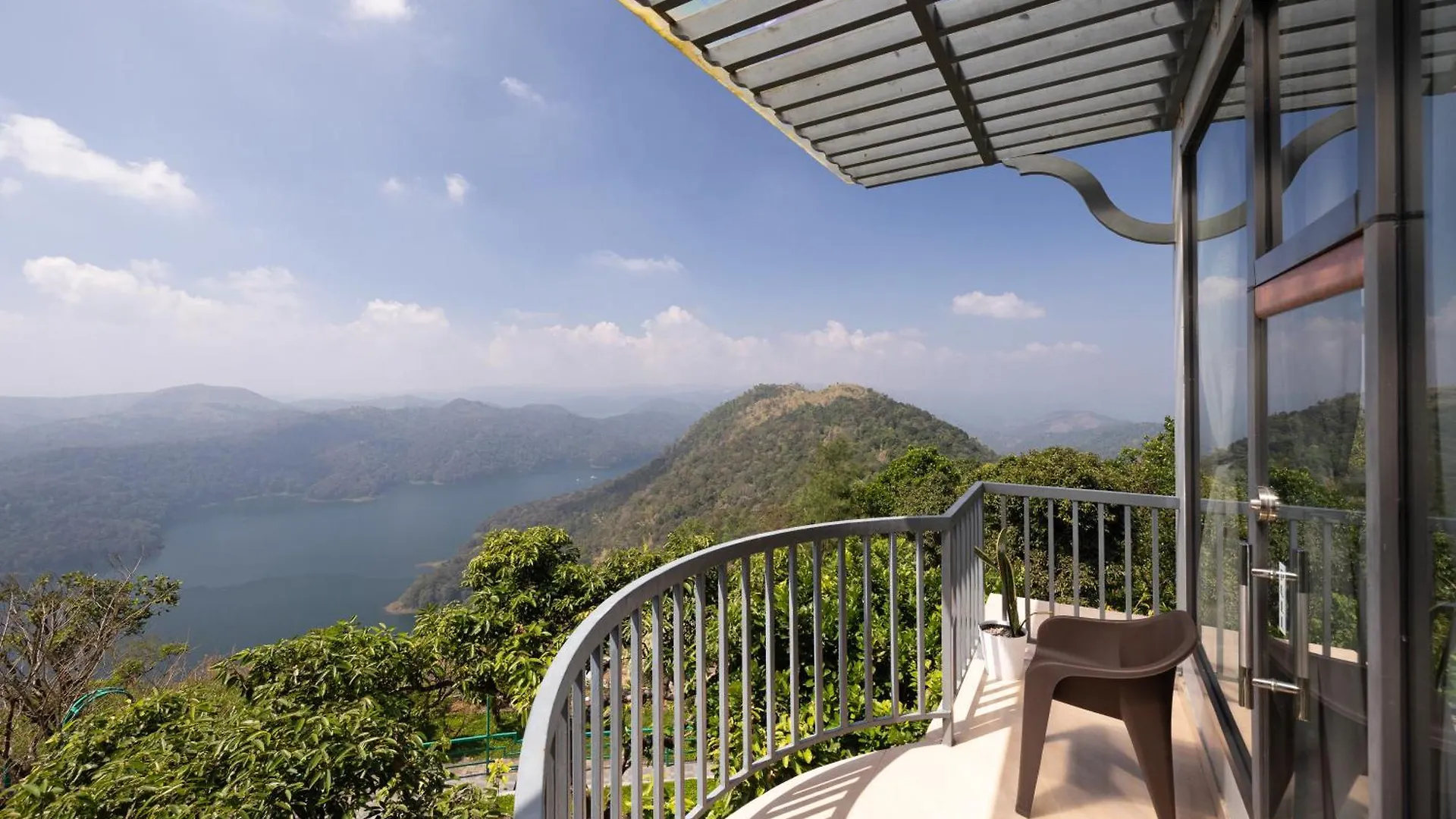 Avadale Idukki - Stag Groups Not Allowed Hotel