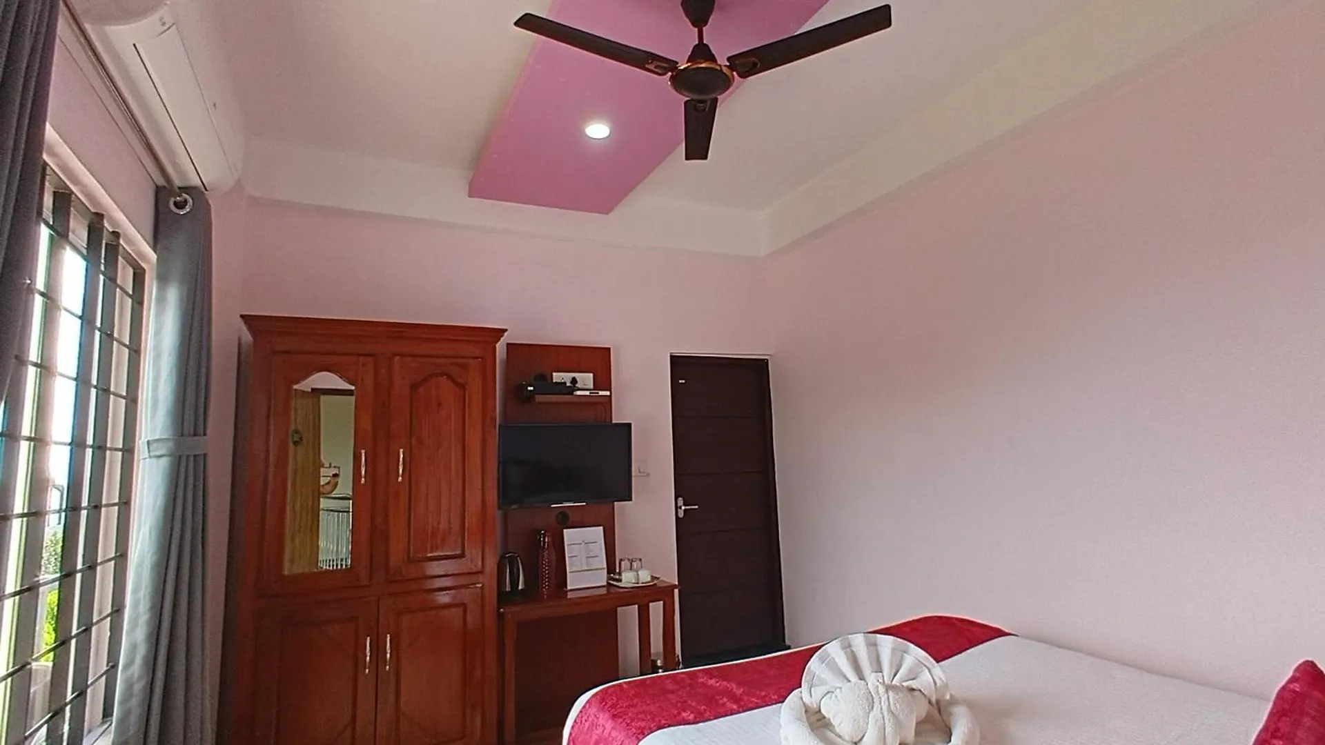 Avadale Idukki - Stag Groups Not Allowed Hotel
