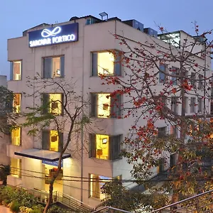 Sarovar Portico Naraina, Hotel